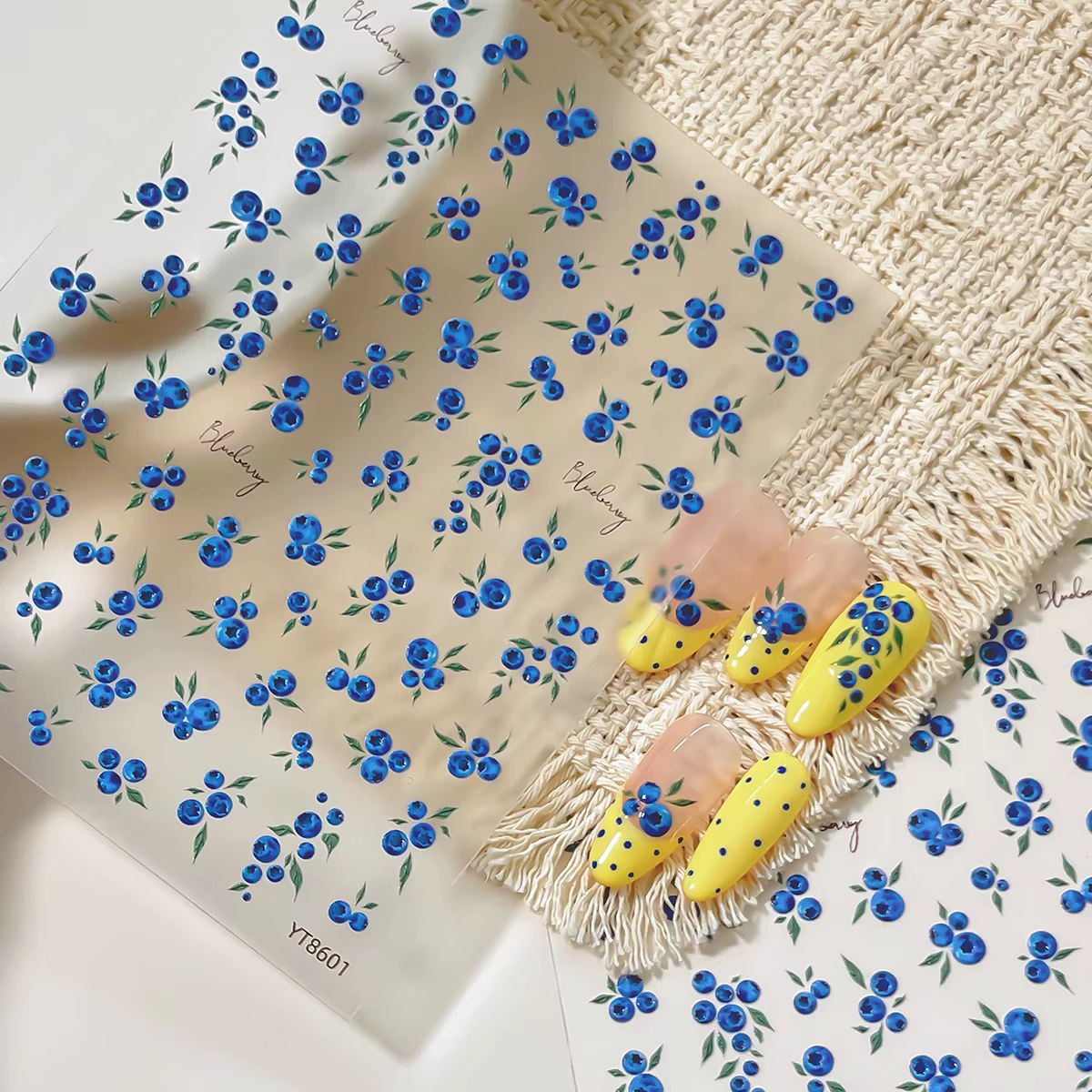 Autocollant pour ongles motif myrtille 3D en relief