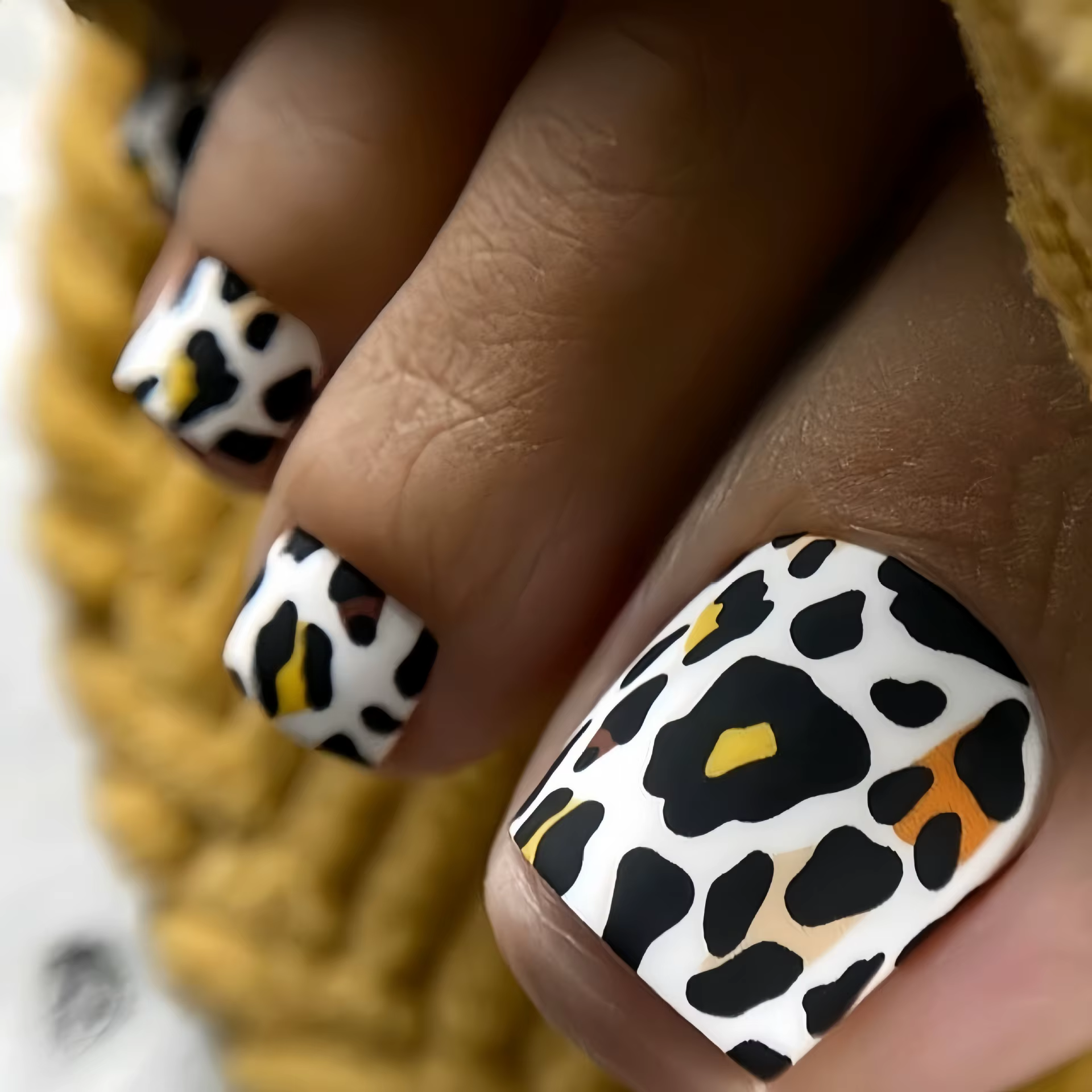 Faux ongles imprimé léopard noir et blanc