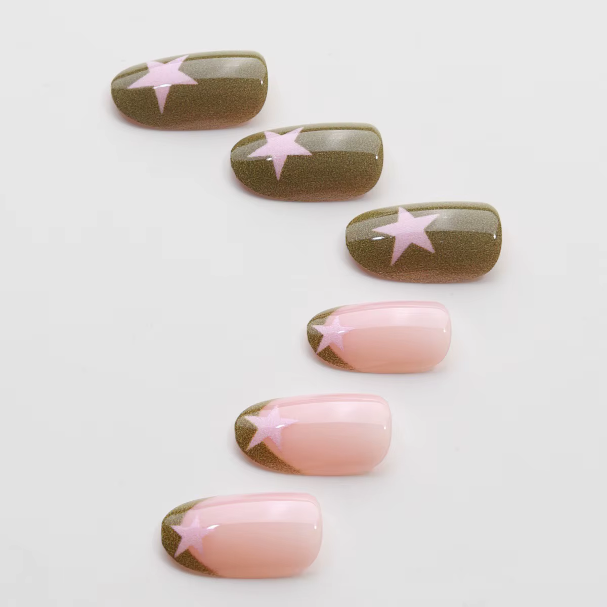 Faux ongles avec finition brillante