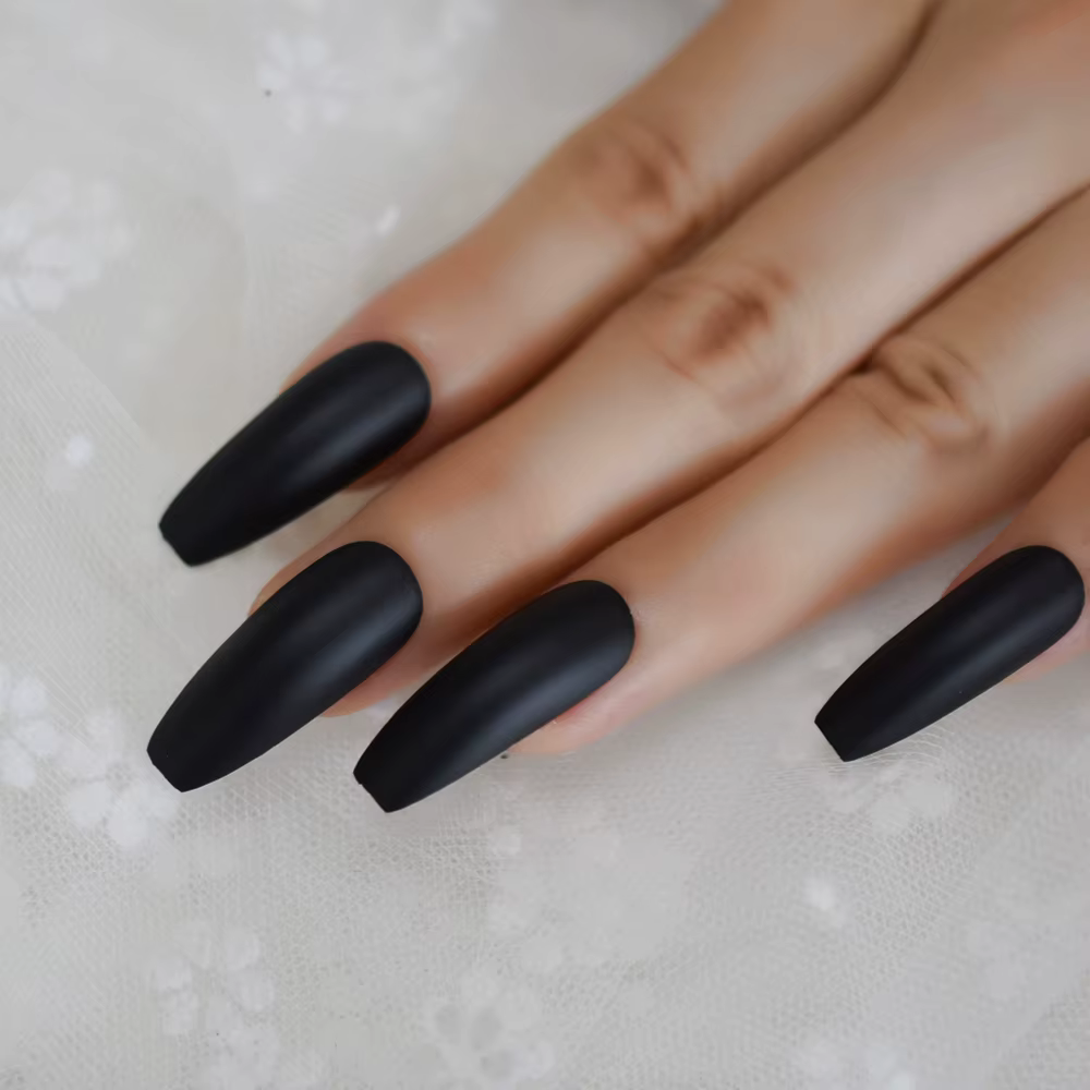 Faux Ongles noirs givrés