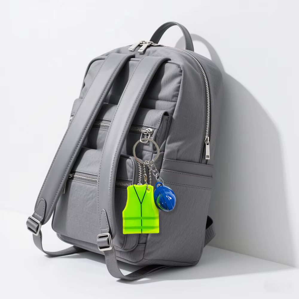Gilet créatif + porte-clés en forme de casque de sécurité, pendentif réfléchissant de sport de voyage de nuit pour sac à dos, accessoires de suspension de bagages