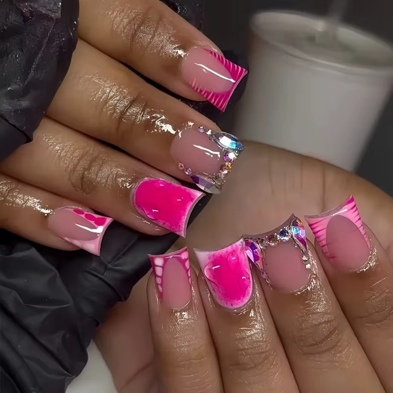 Faux ongles courts en bec de canard