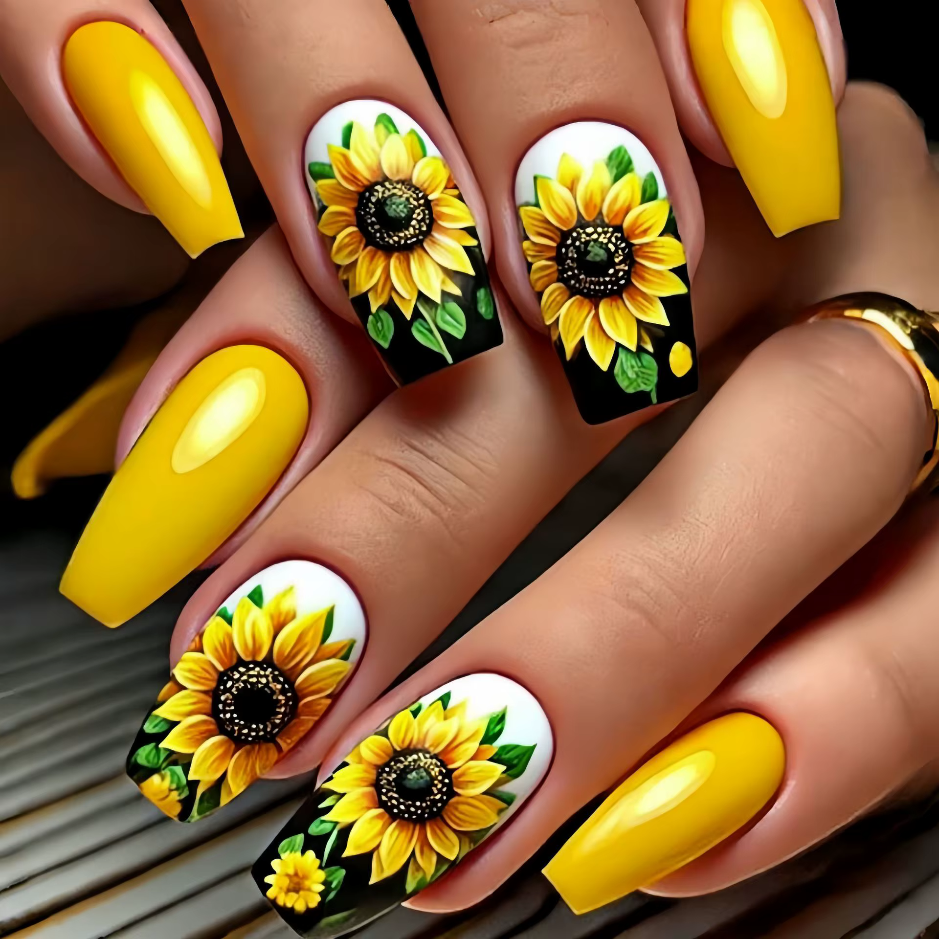 Faux ongles tournesol avec autocollant en gelée