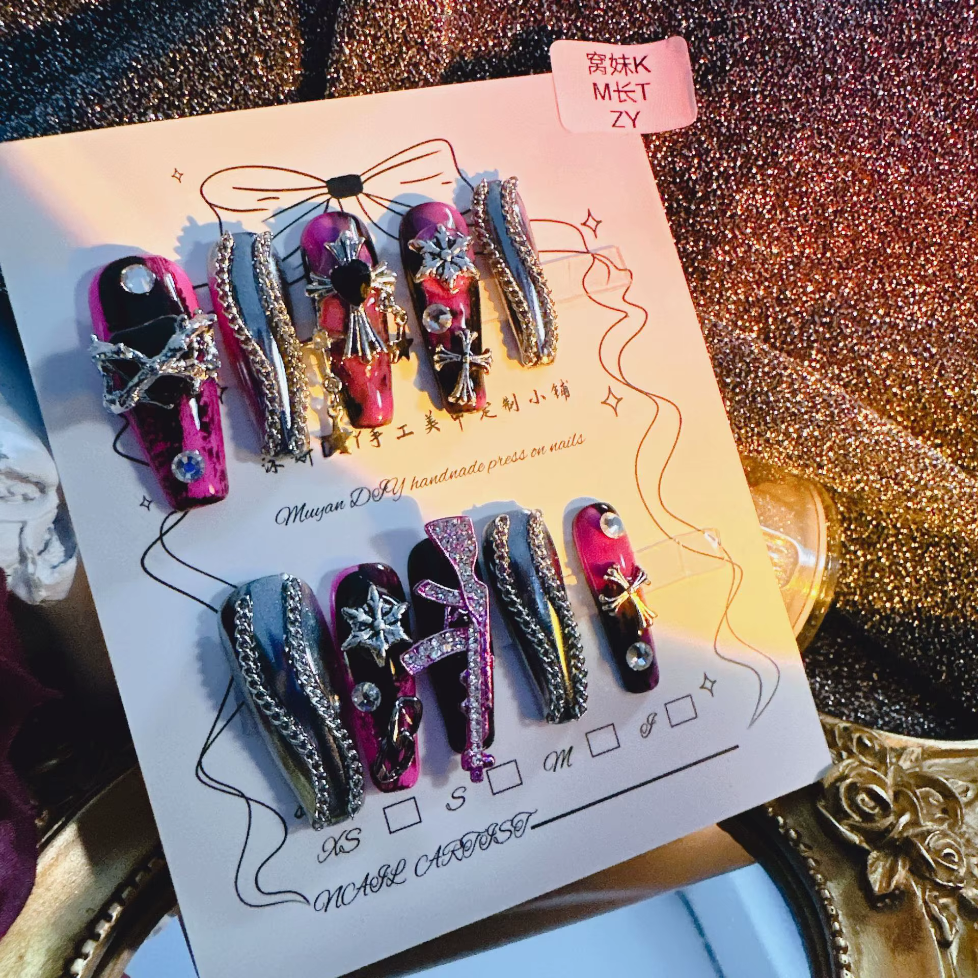 Gothique Punk - Style presse faite à la main - sur les ongles