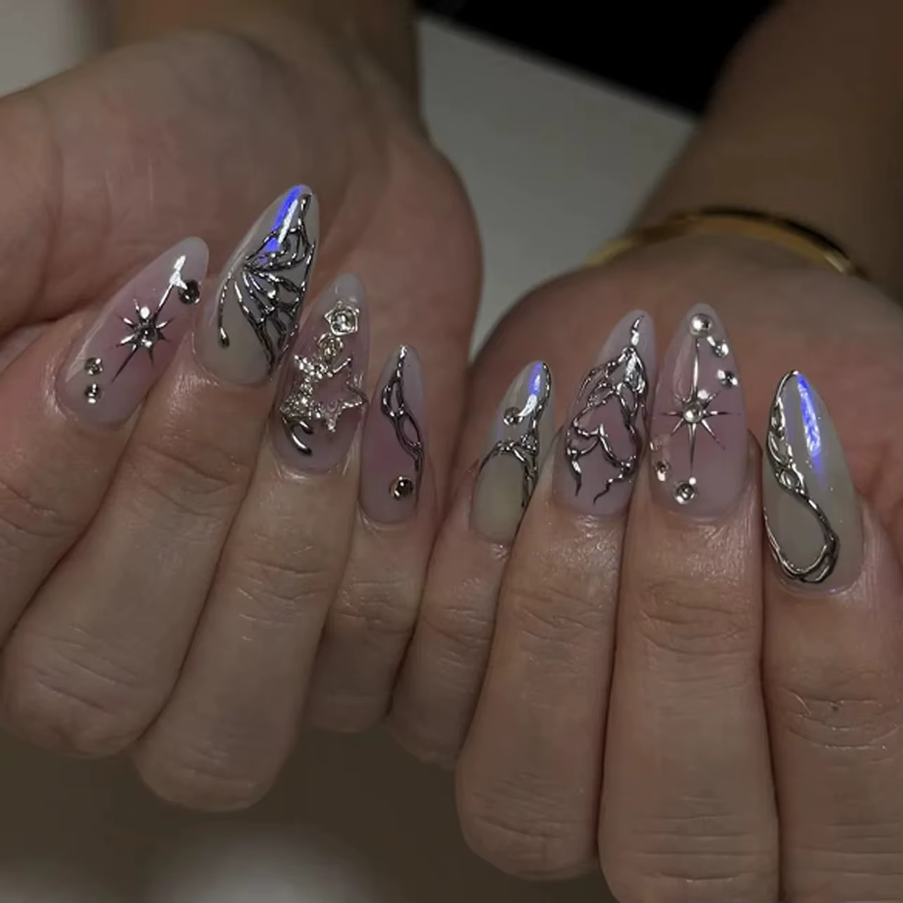 24 faux ongles en amande à la française
