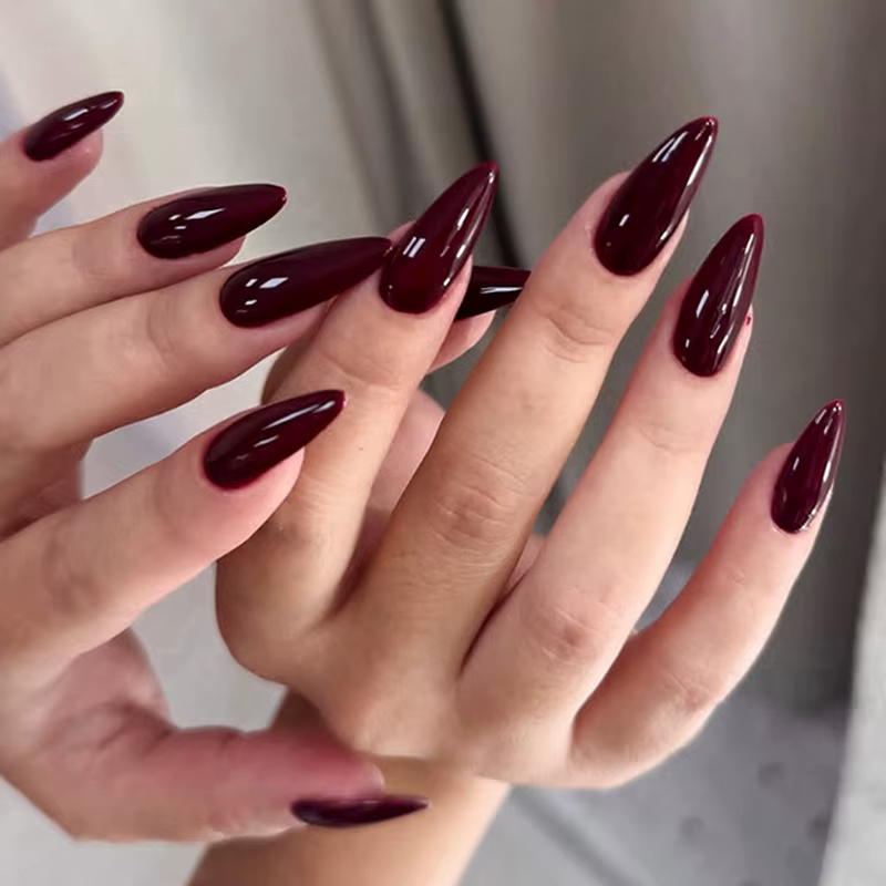 24 pièces tête ovale courte Blush rose presse sur les ongles avec des designs simples