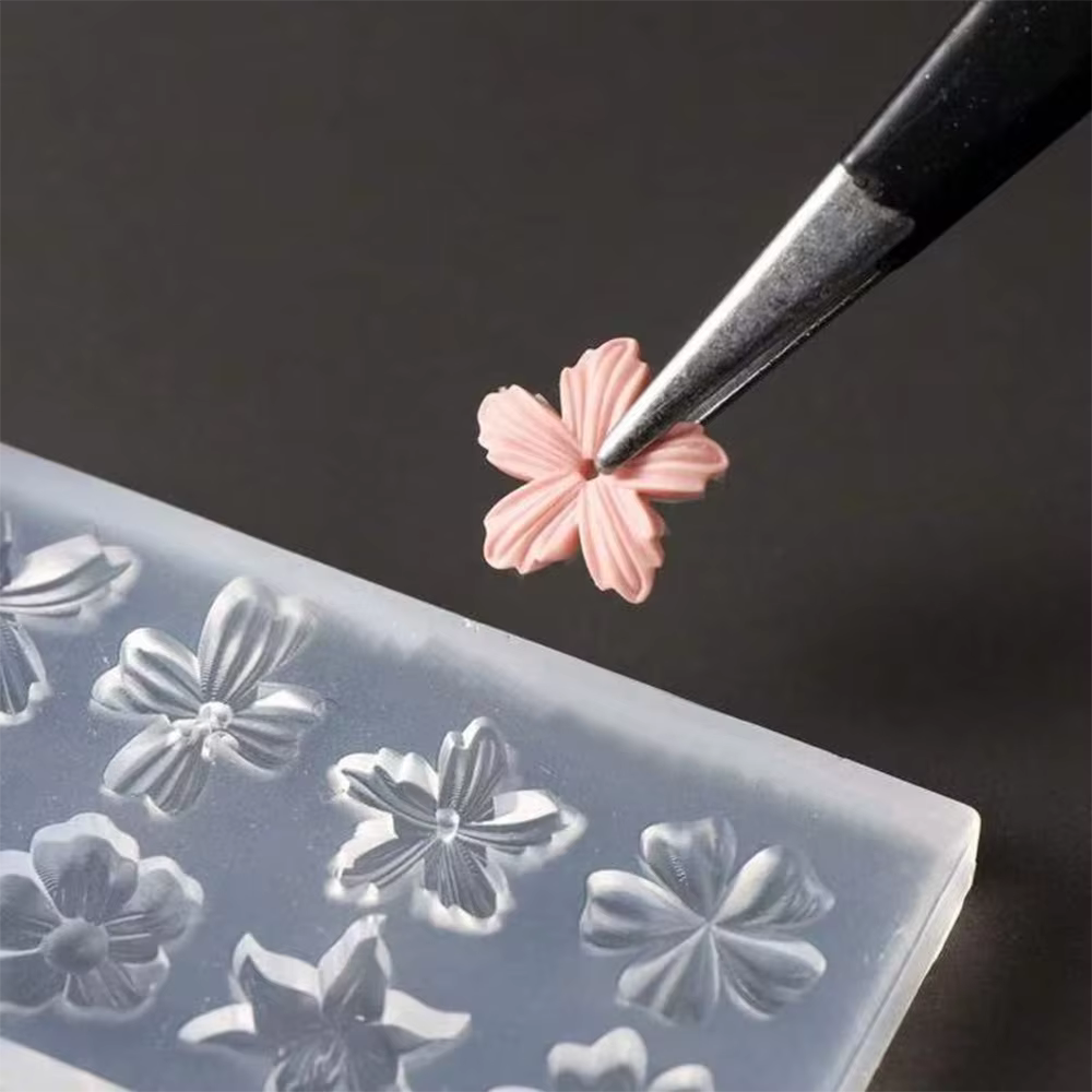 Moule à ongles en silicone motif pétales de fleurs printanières