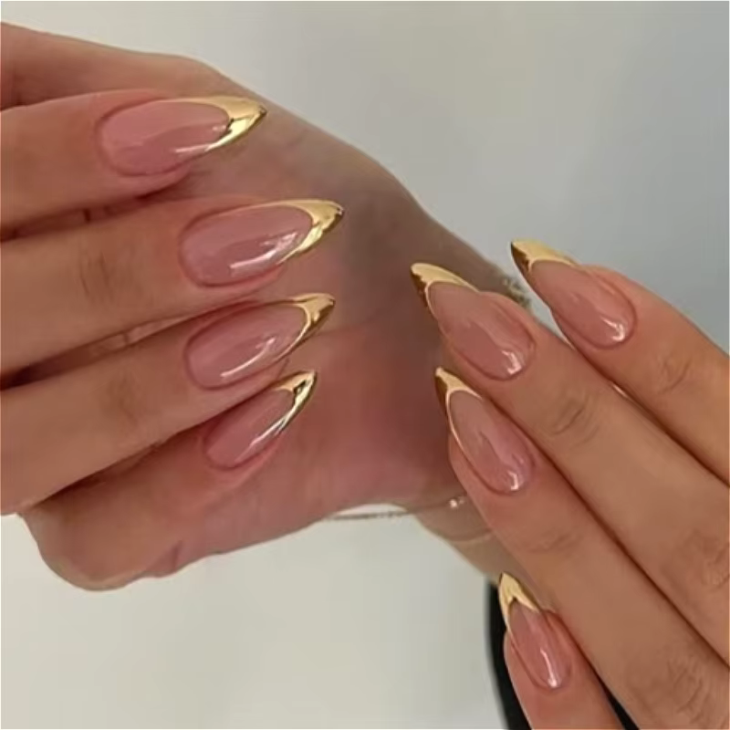 Faux ongles amande 3D dorés et noirs