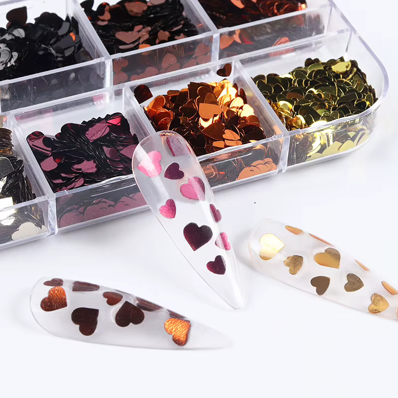 Saint Valentin Nail Art métallique amour coeurs paillettes romantique ongles breloques or coeur