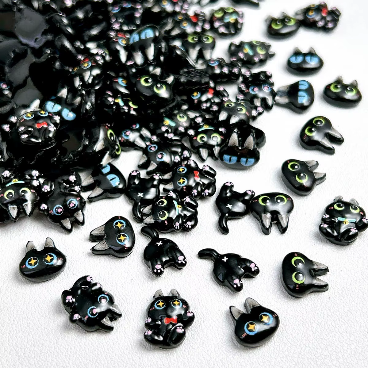 20 pièces dessin animé créatif chat noir série Nail Art breloques 3D lumineux adorables Expressions chats décorations d'ongles bricolage épingle à cheveux ongles