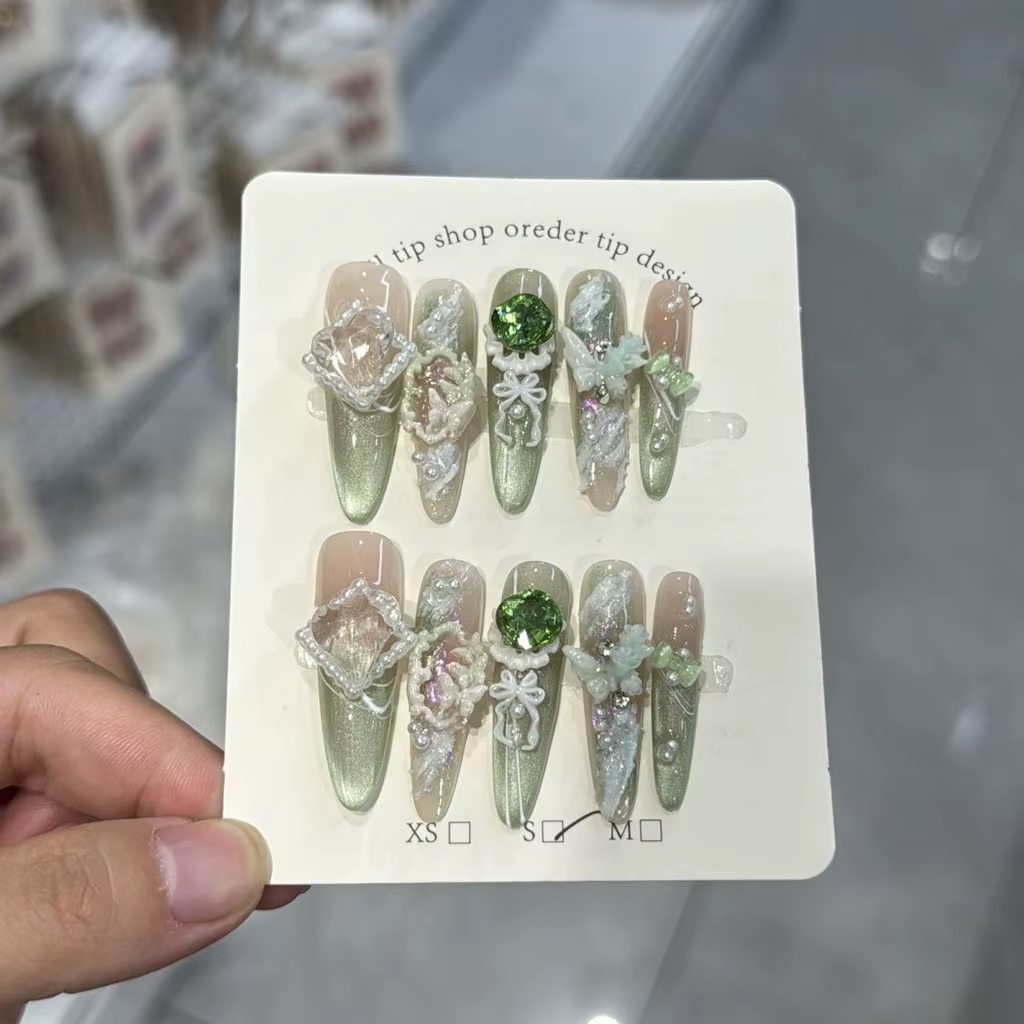 Ongles Press-On Élégants et Luxueux Vert Émeraude Faits Main en France
