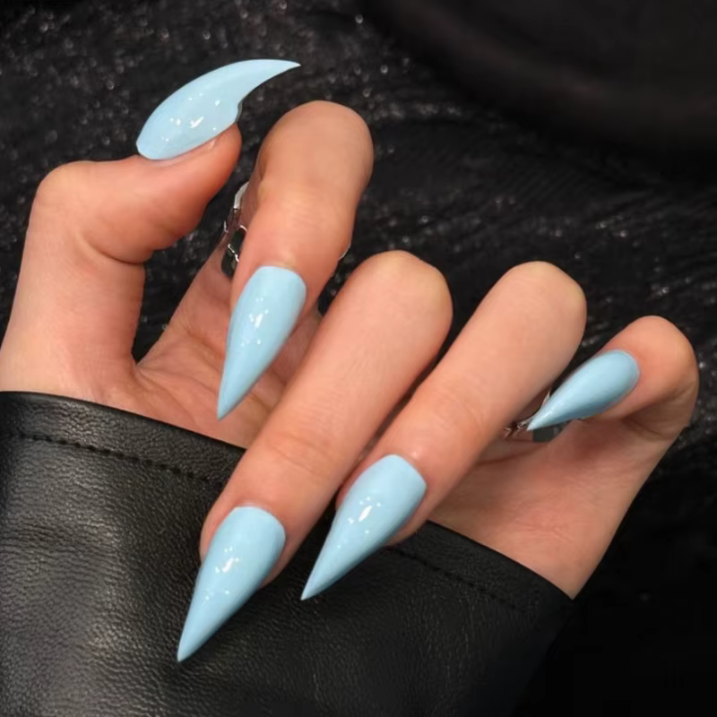 Faux ongles longs à talon aiguille