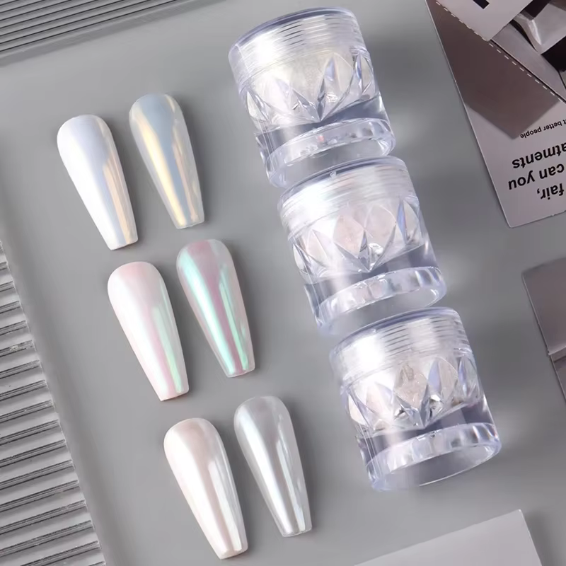 Poudre à ongles effet perle blanche