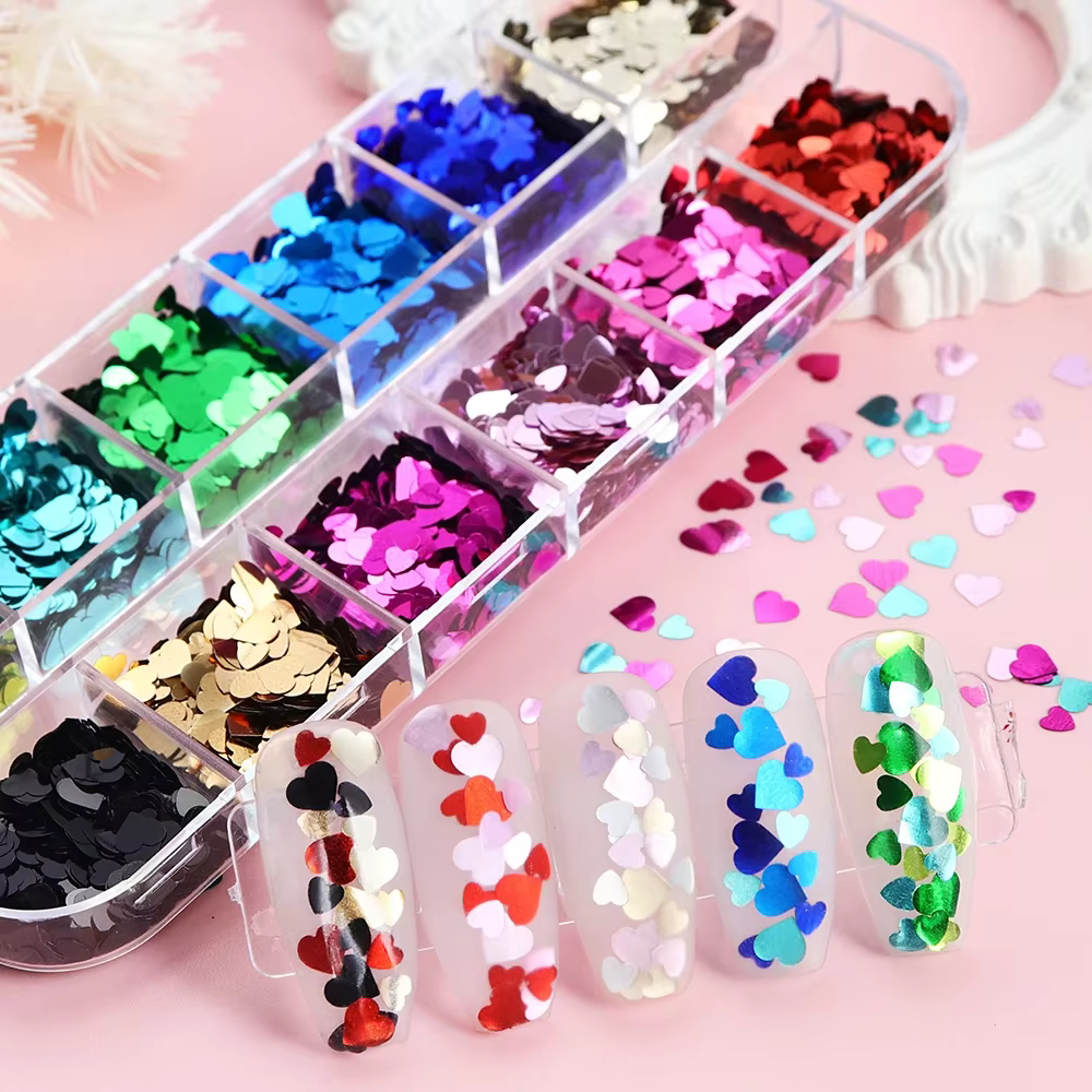 Paillettes scintillantes en forme de cœurs pour nail art