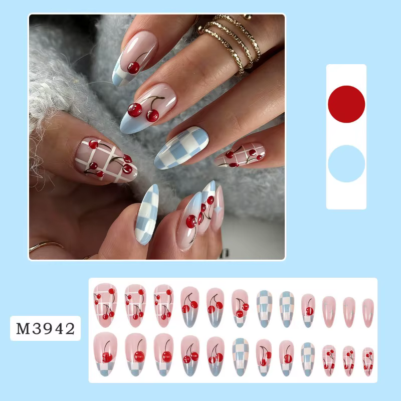 Faux ongles à presser bleus à carreaux style cerise française