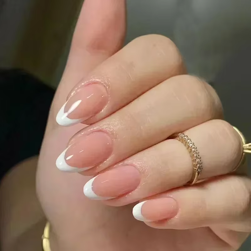 24 faux ongles amande, style français