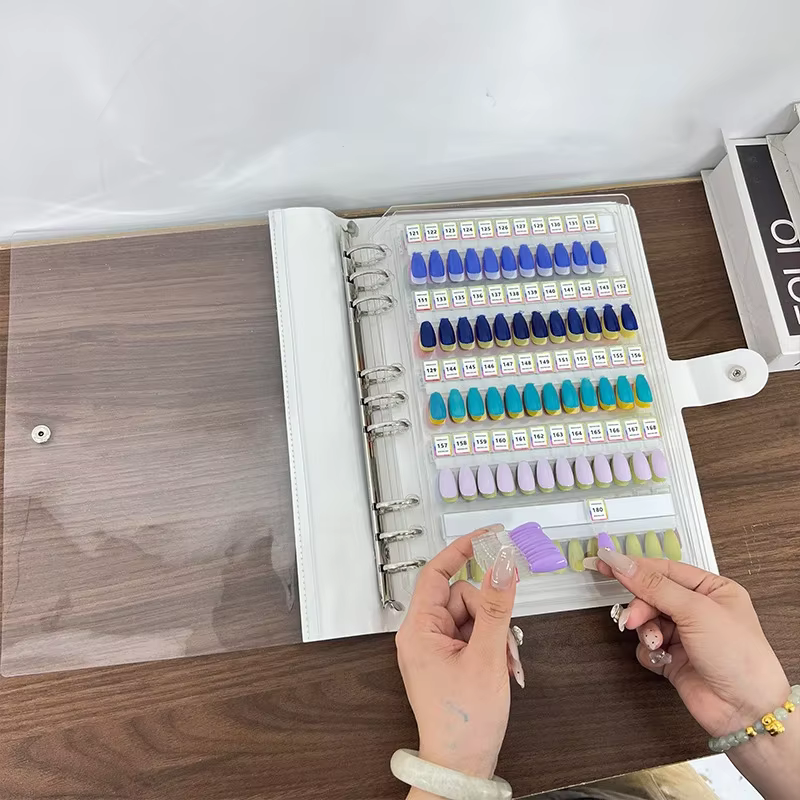 Palette de couleurs pour ongles
