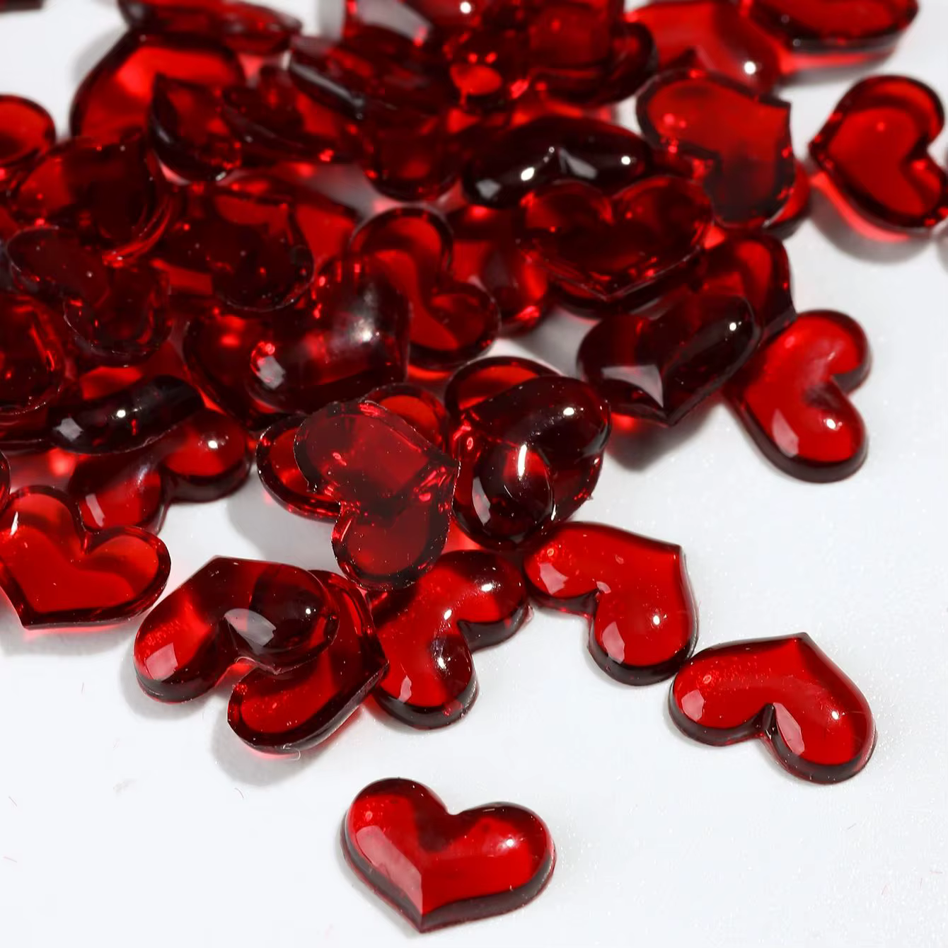 Charmes pour ongles pour la Saint-Valentin - Formes de cœur rouge et de nœud pour la manucure