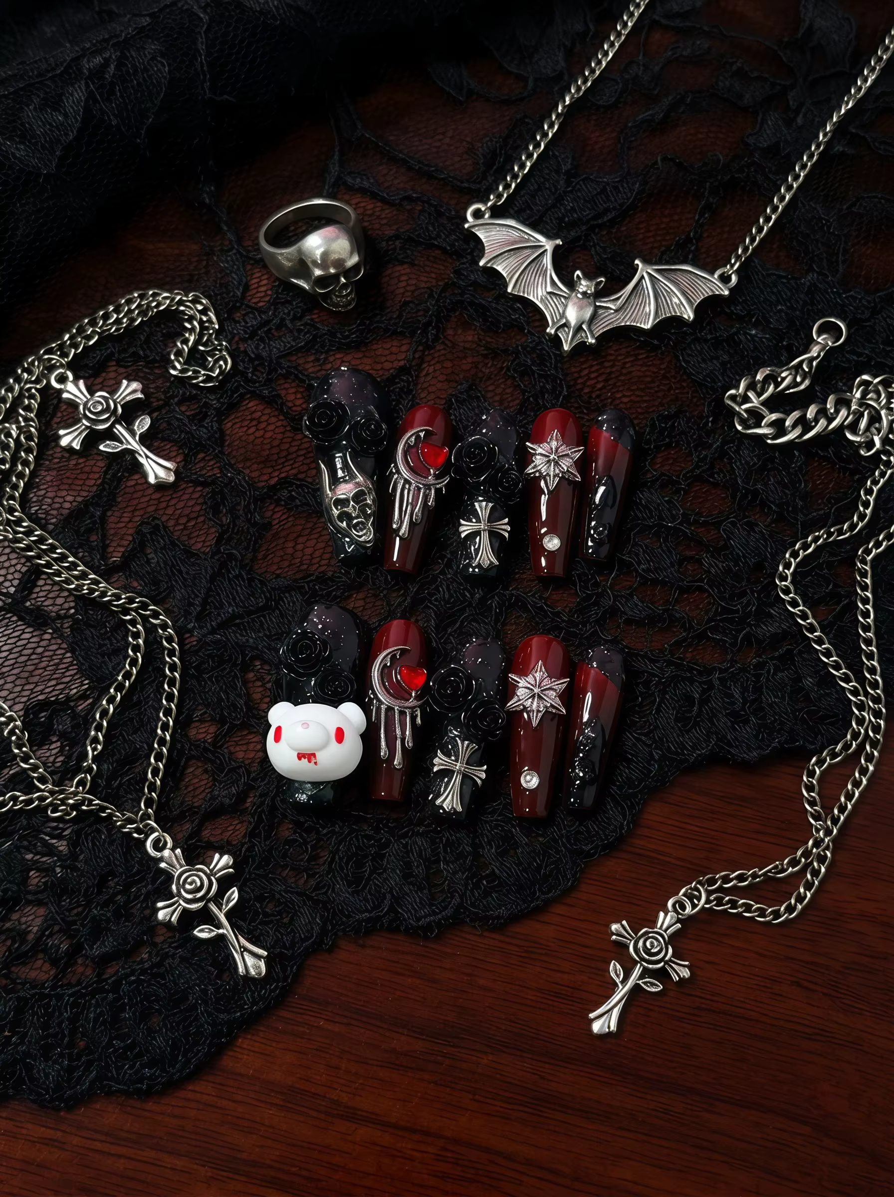 Faux ongles gothiques faits à la main à pression 3D avec motif ours mignon et croix rouge et noir