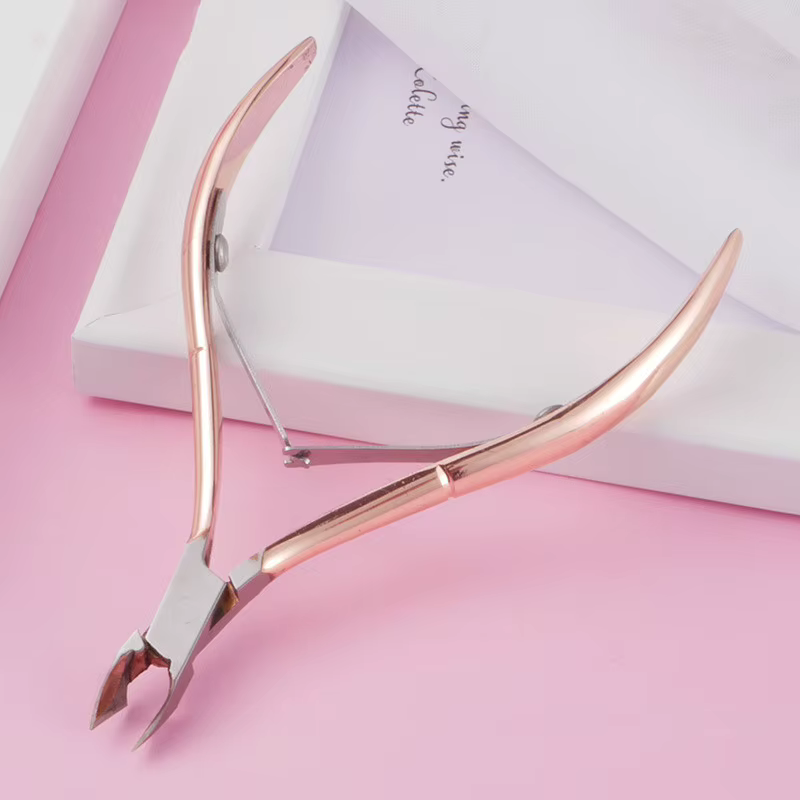 Pince à cuticules pour ongles