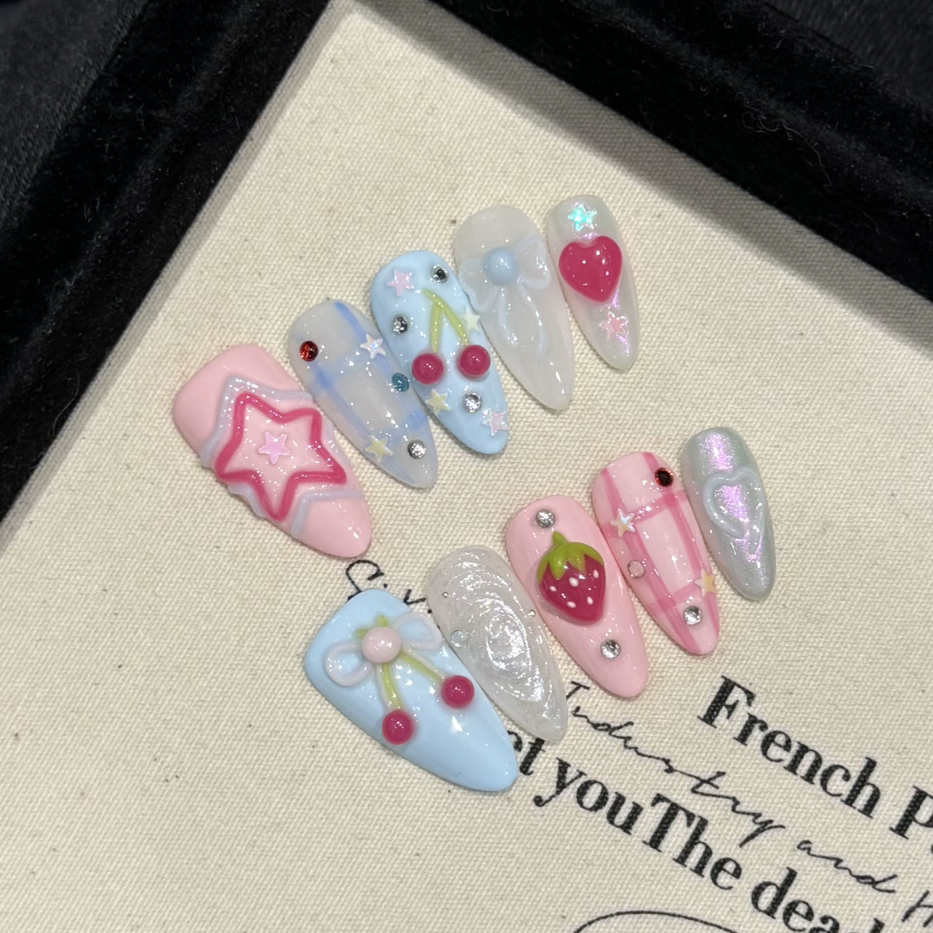 Presse à la main sur les ongles Ins doux rose bleu couleur faux