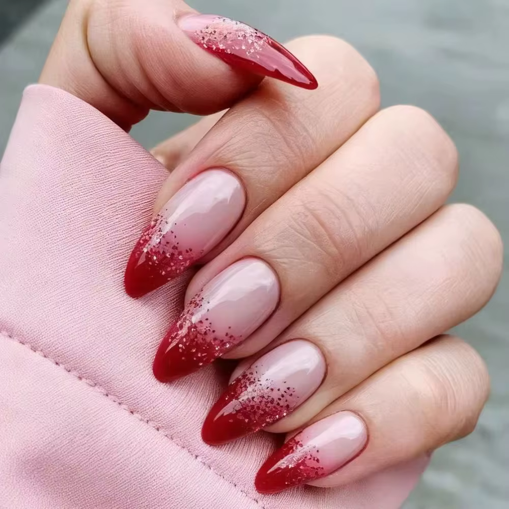 Faux ongles français à paillettes rouge vin