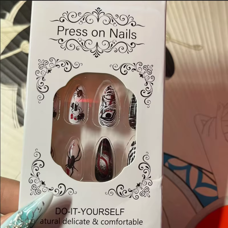 24 pièces horreur bande dessinée Halloween faux ongles Tomie presse