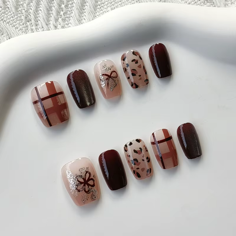 Femmes à la main papillon violet avec diamants conceptions scintillant oeil de chat presse sur les ongles pièce d'ongle