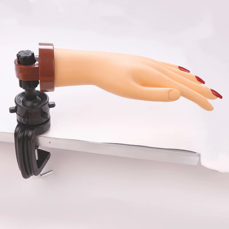 Main d'entraînement pour nail art