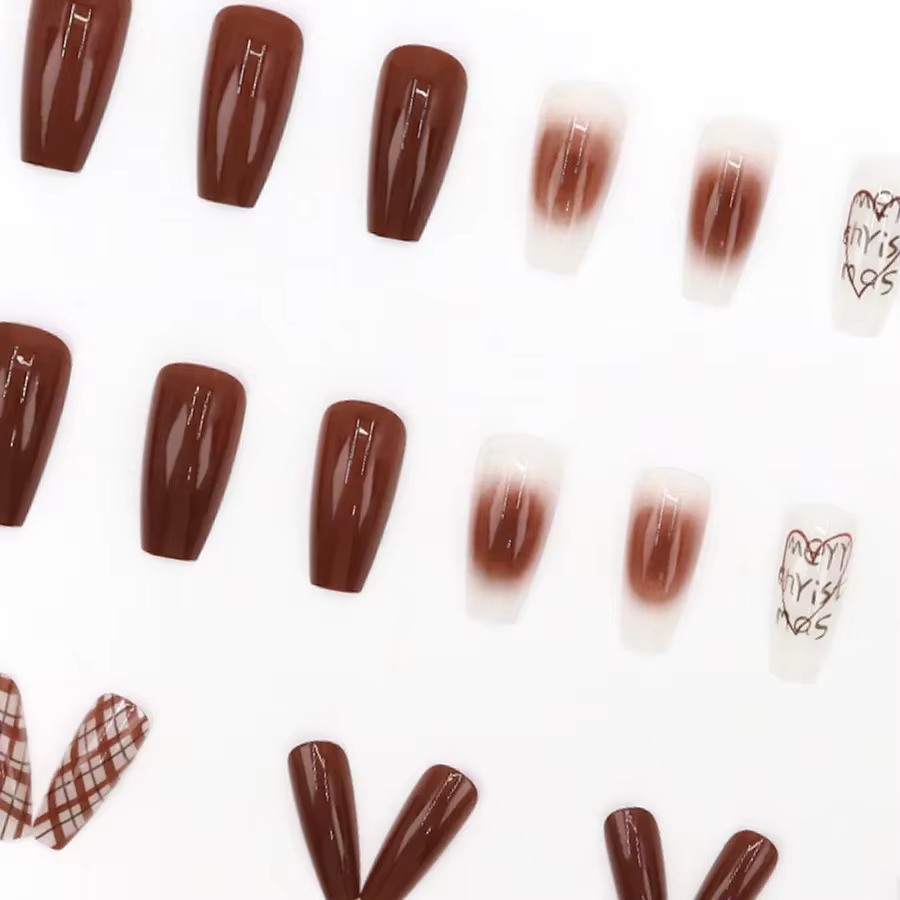Faux ongles avec lettre caramel et MSI autocollante