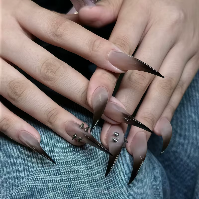 10 pièces de faux ongles ultra-longs et pointus