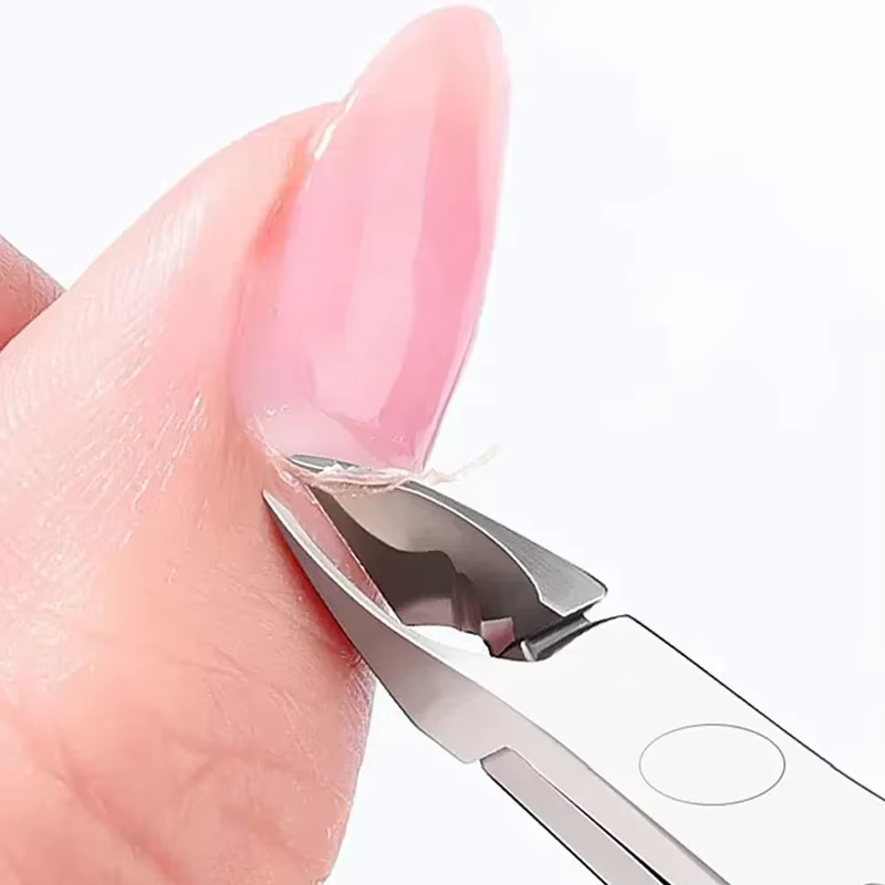 Ciseaux professionnels pour cuticules et ongles