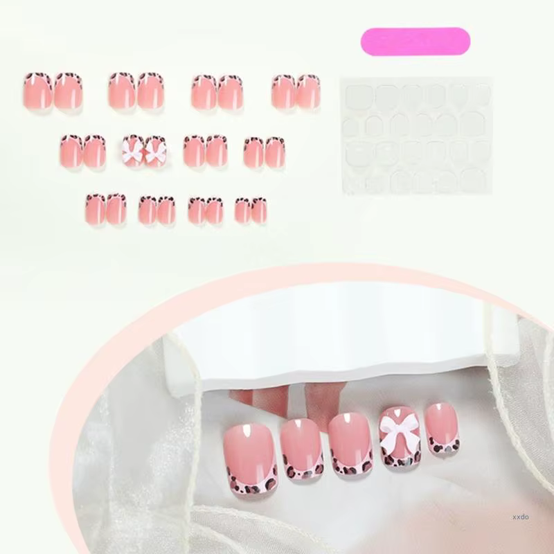 Faux ongles artificiels avec jolis nœuds