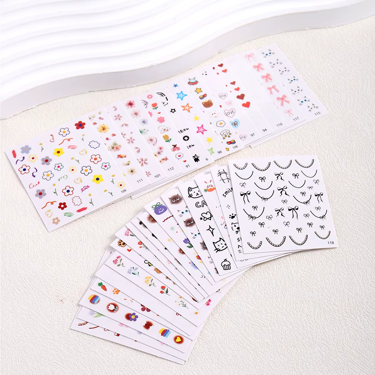 Ensemble d'autocollants pour ongles mignons de style dessin animé