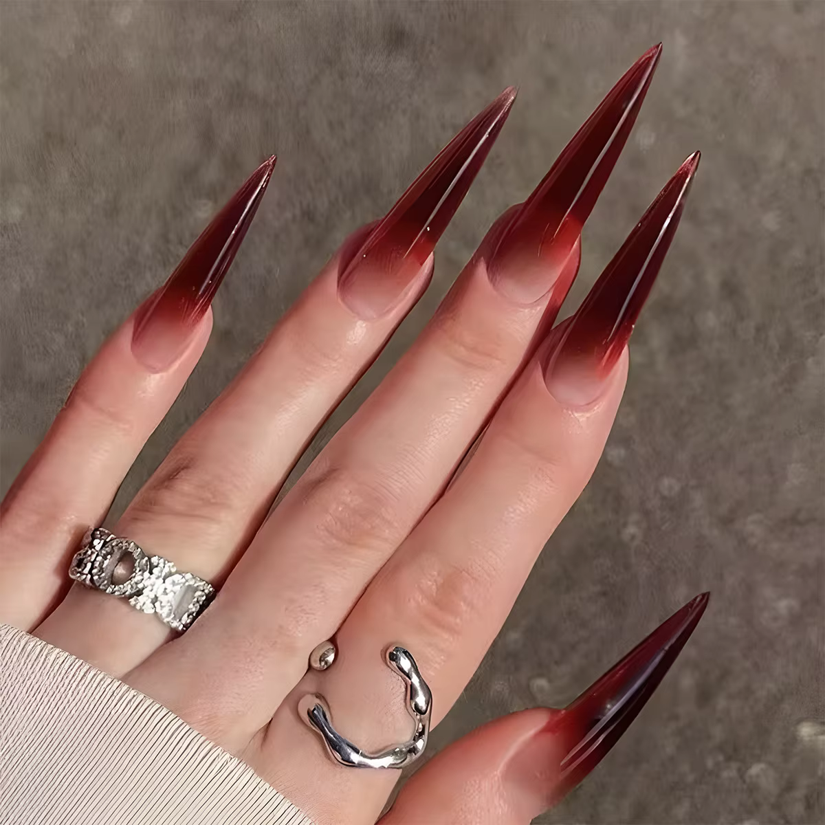 Vin rouge faux ongles conseils longue tête pointue brillant presse