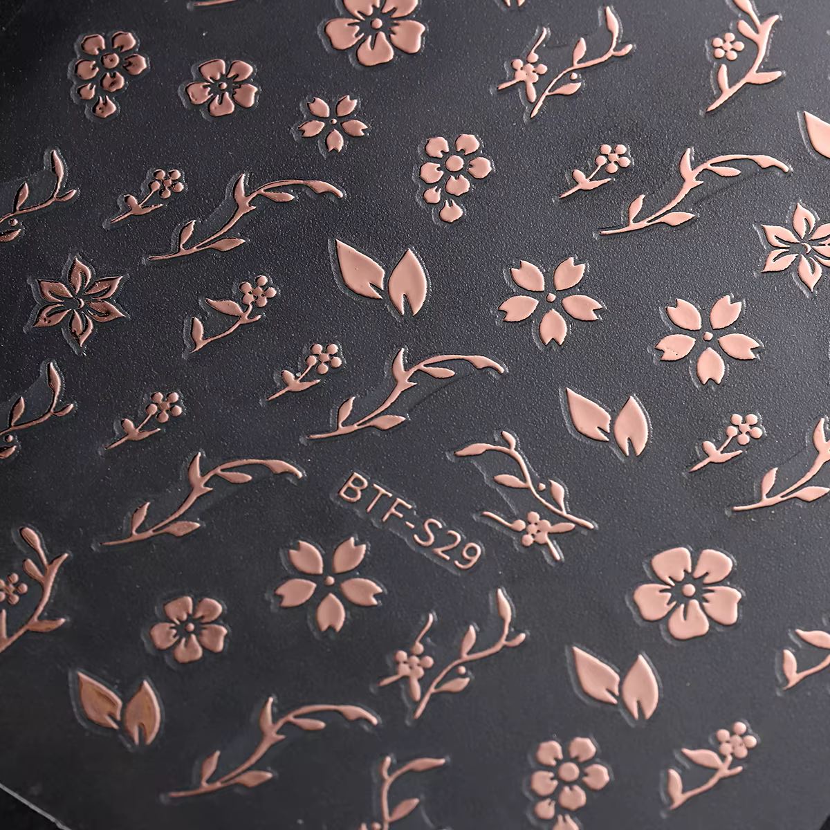 Autocollants pour ongles en forme de fleur dorée - Design feuille