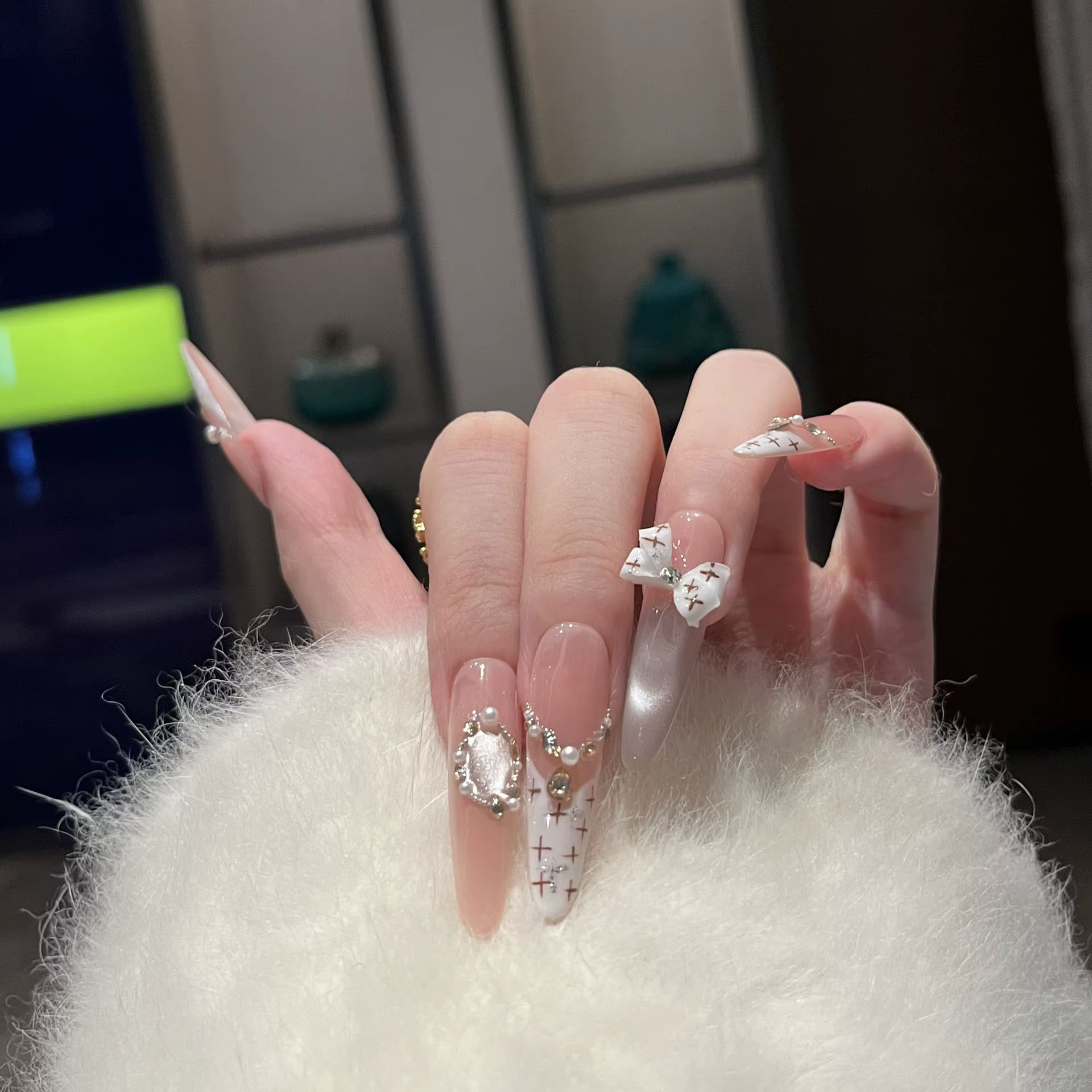 Faux ongles à presser French Manucure Effet Œil de Chat Nœud Papillon Zircon