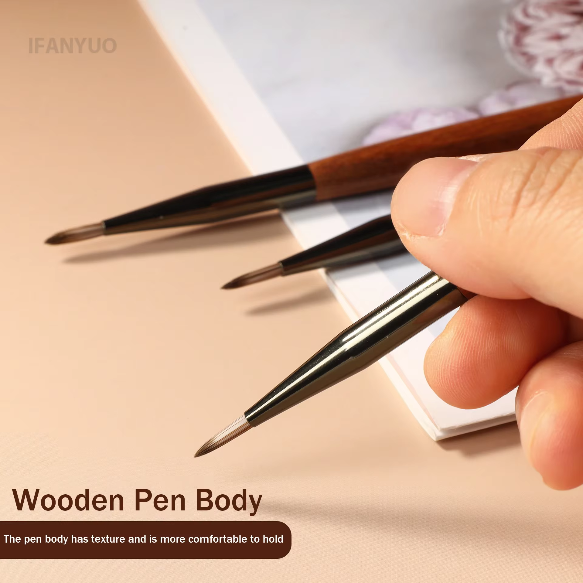 Brosse à ongles avec manche en bois et Nylon souple