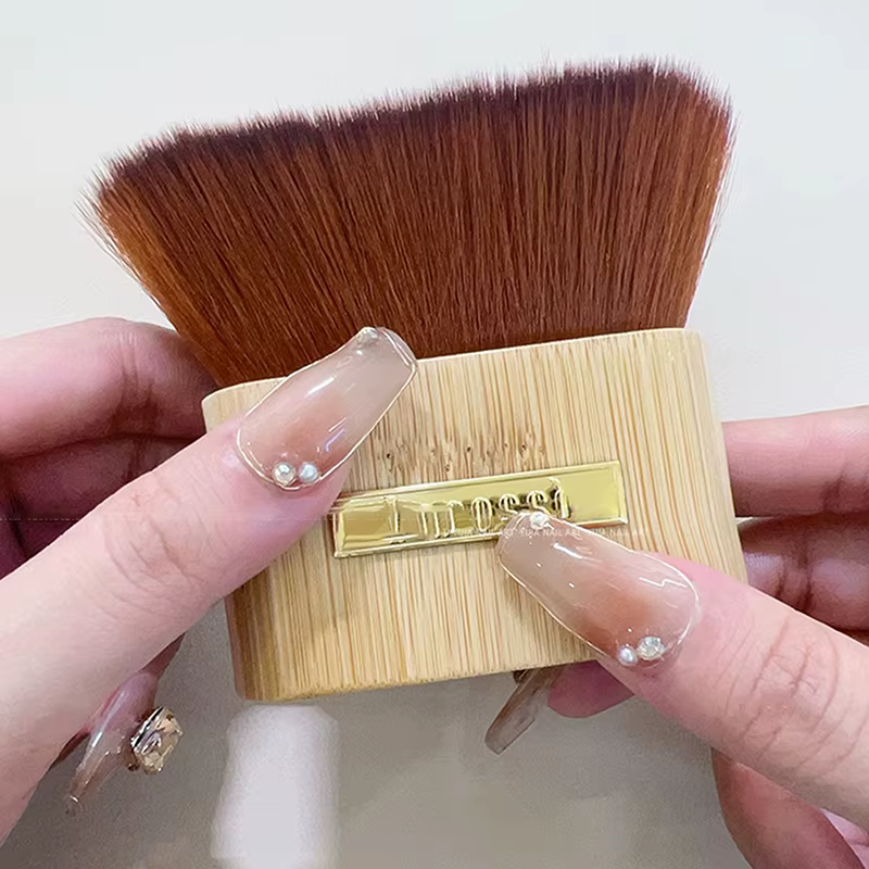 Outil de nettoyage des ongles en bois