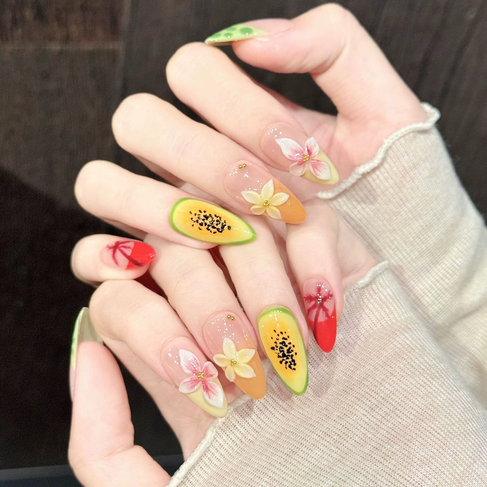 10 faux ongles en amande faits à la main