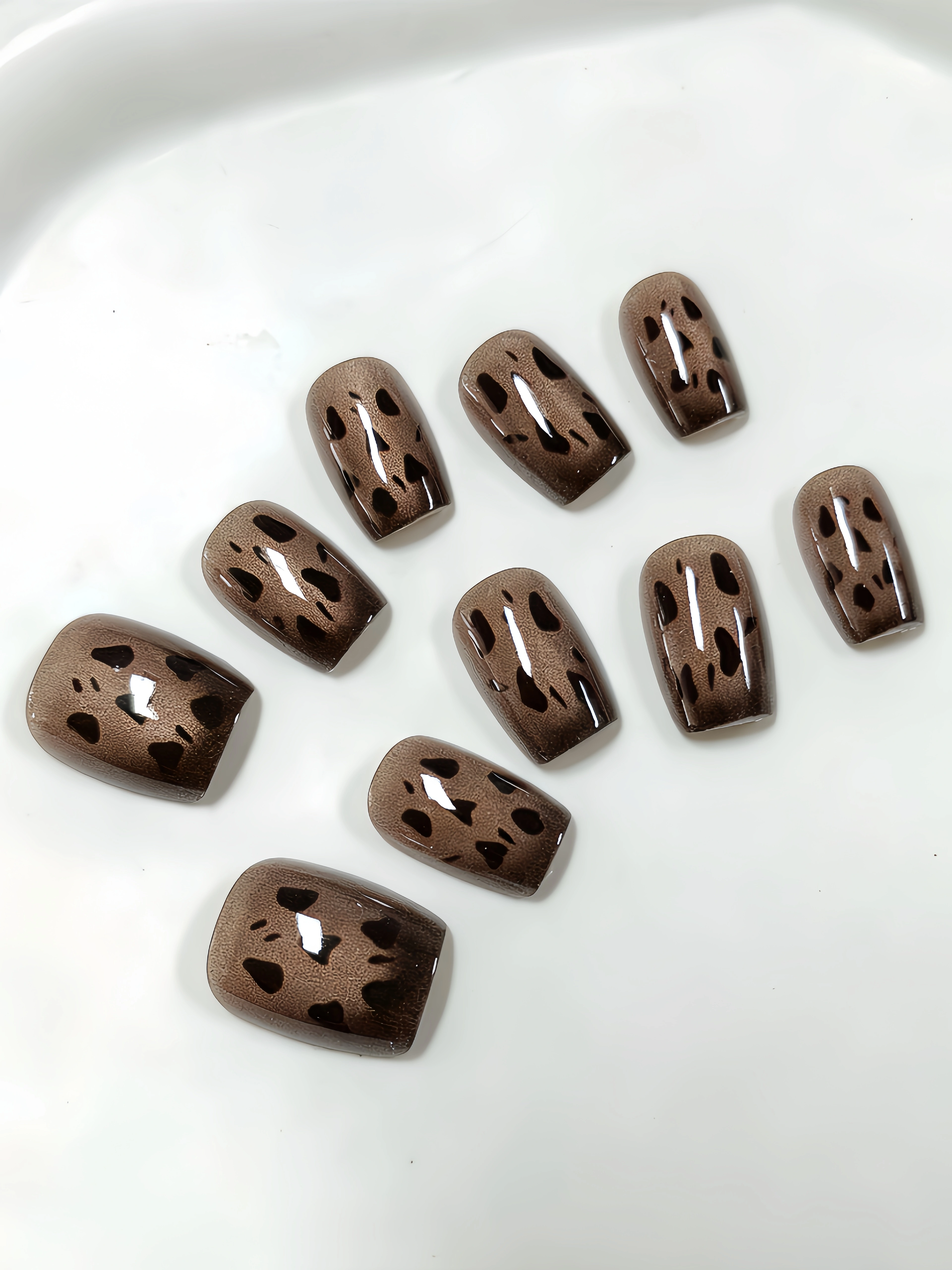 10 faux ongles courts carrés-ronds à presser
