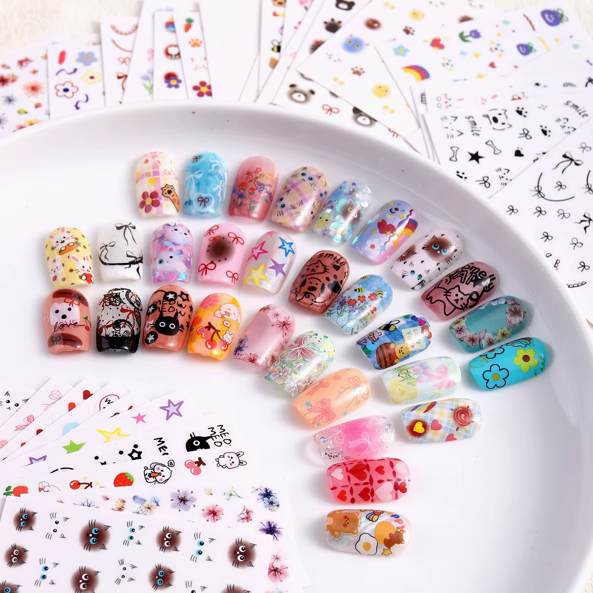 Ensemble d'autocollants pour ongles mignons de style dessin animé