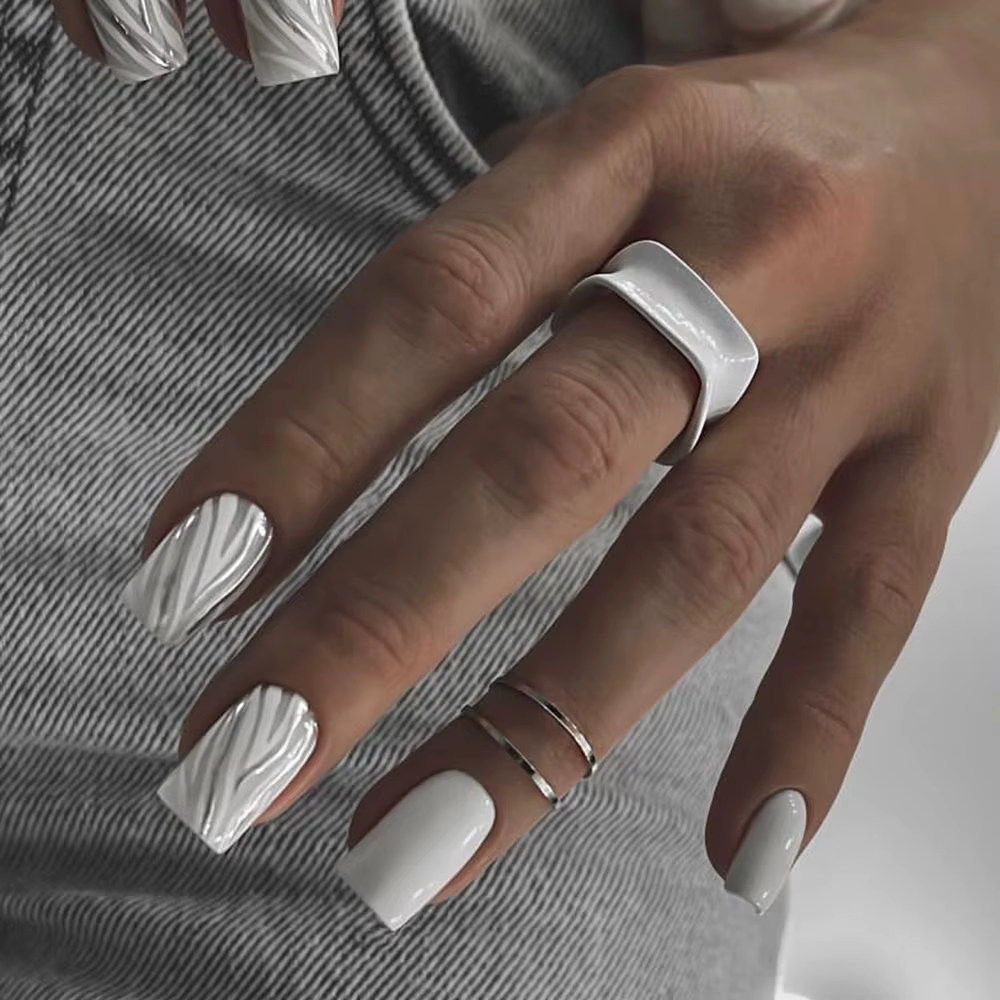 Faux ongles carrés courts
