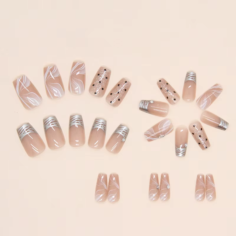 24 faux ongles argentés style français vintage
