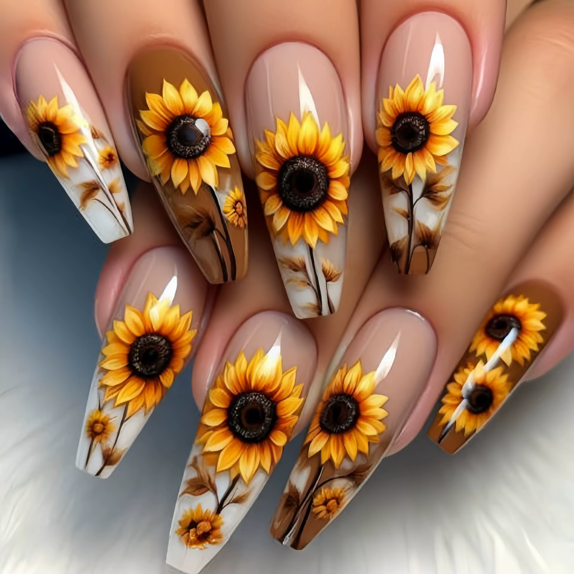 24 pièces/ensemble faux ongles courts moyens pour le printemps été belles fleurs colorées abeilles