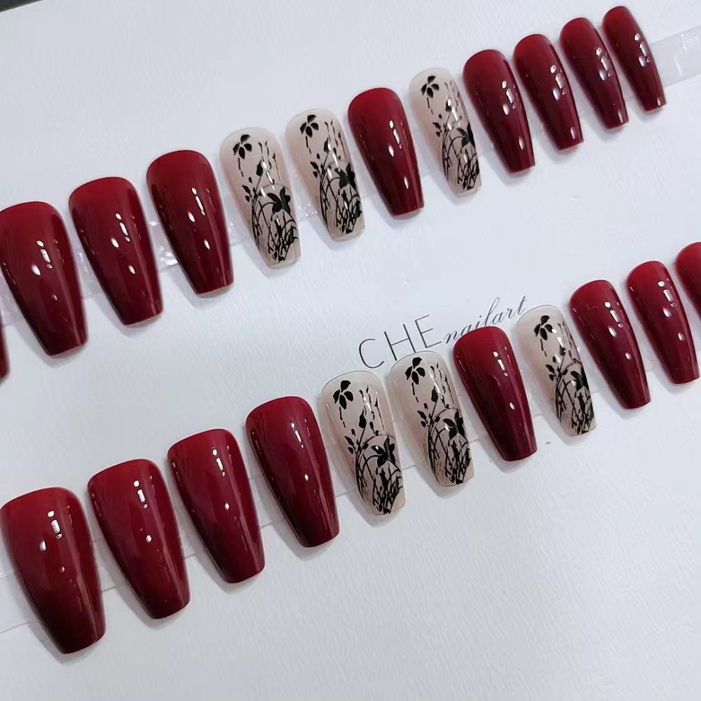Faux ongles français longs de forme trapézoïdale