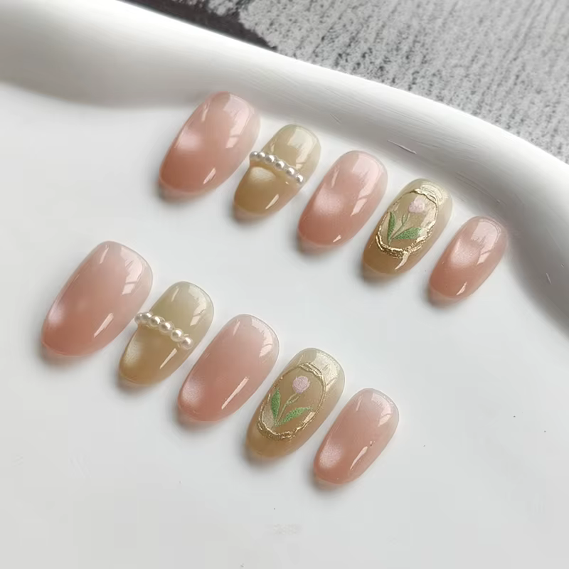 10 faux ongles press-on faits à la main