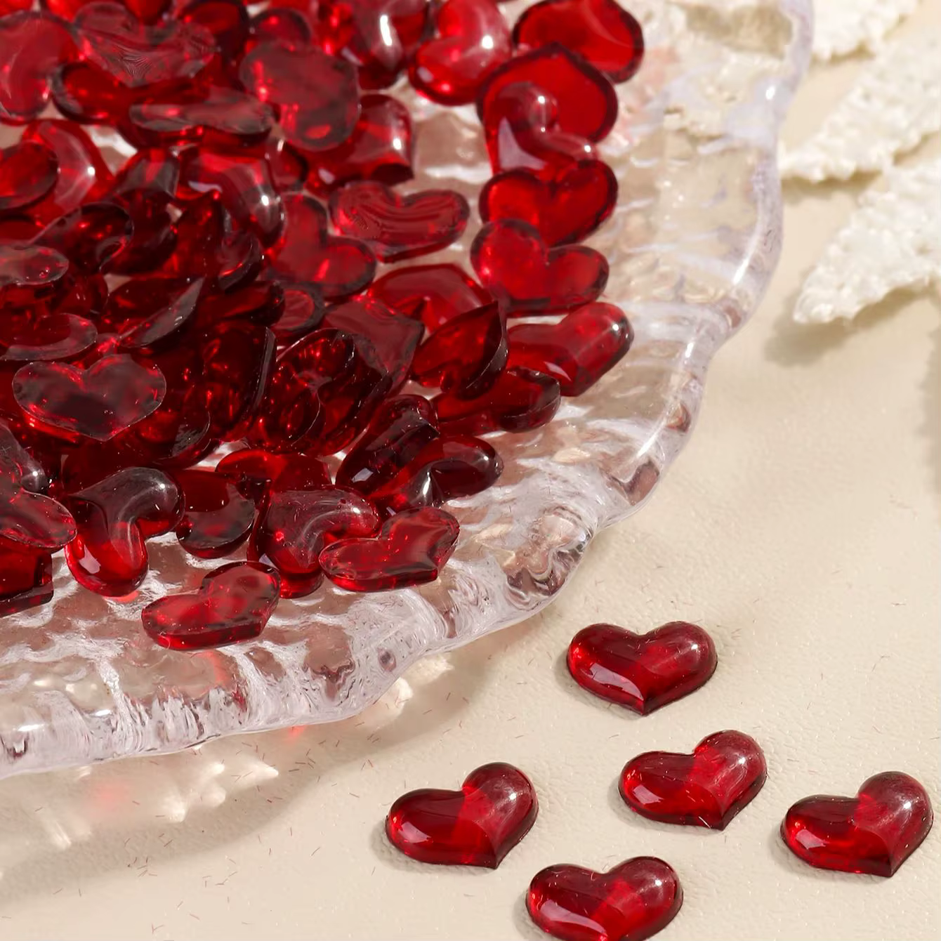 Charmes pour ongles pour la Saint-Valentin - Formes de cœur rouge et de nœud pour la manucure