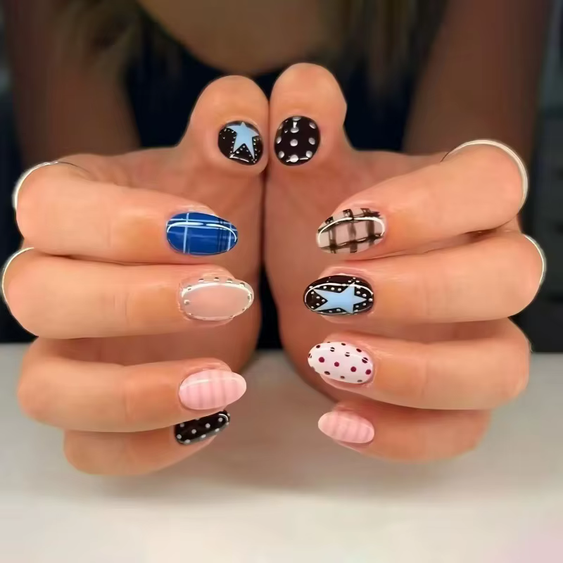 24 pièces à pois faux ongles doux Cool amande presse