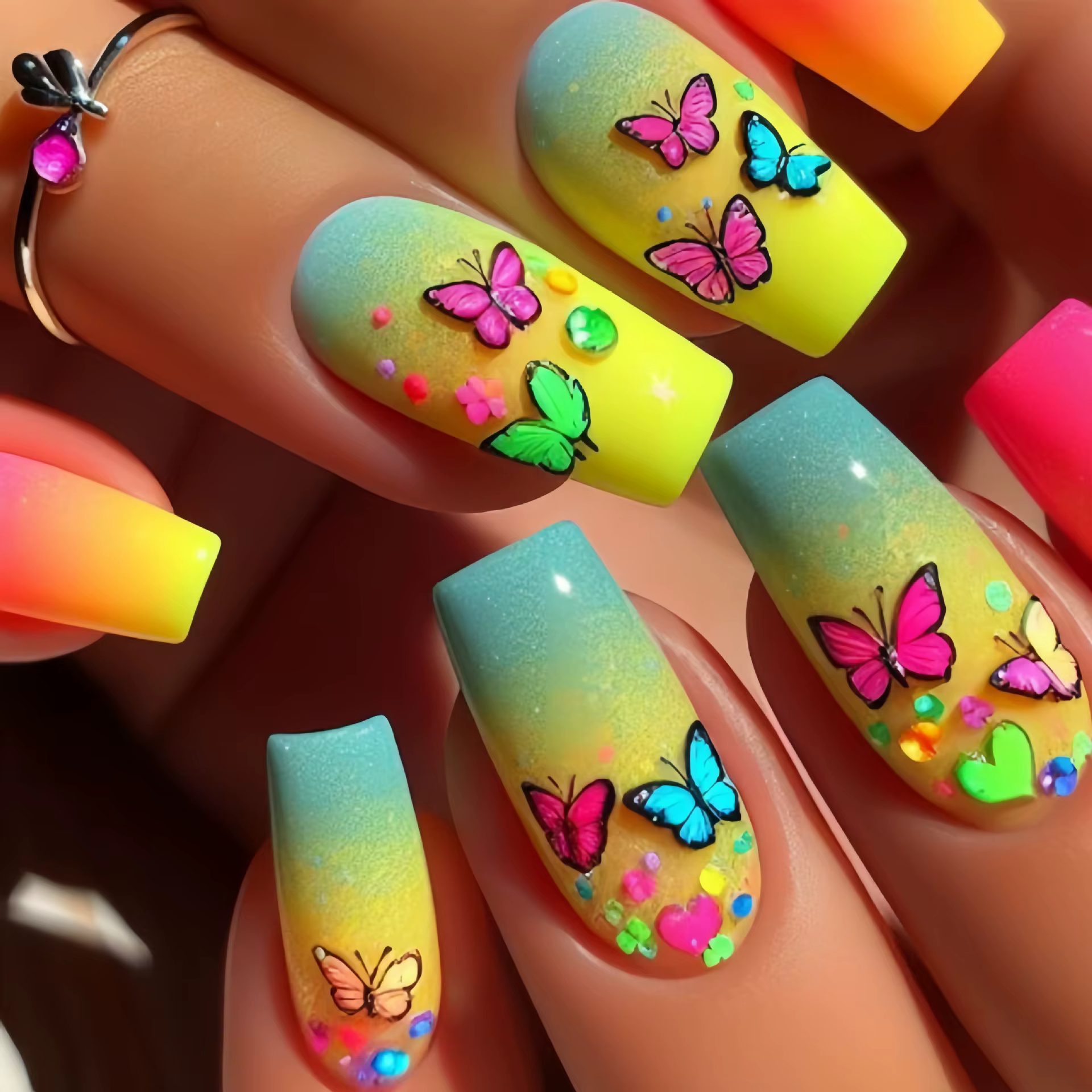 Faux-ongles mi-longs pour l'été et le printemps